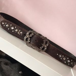 Dark brown belt